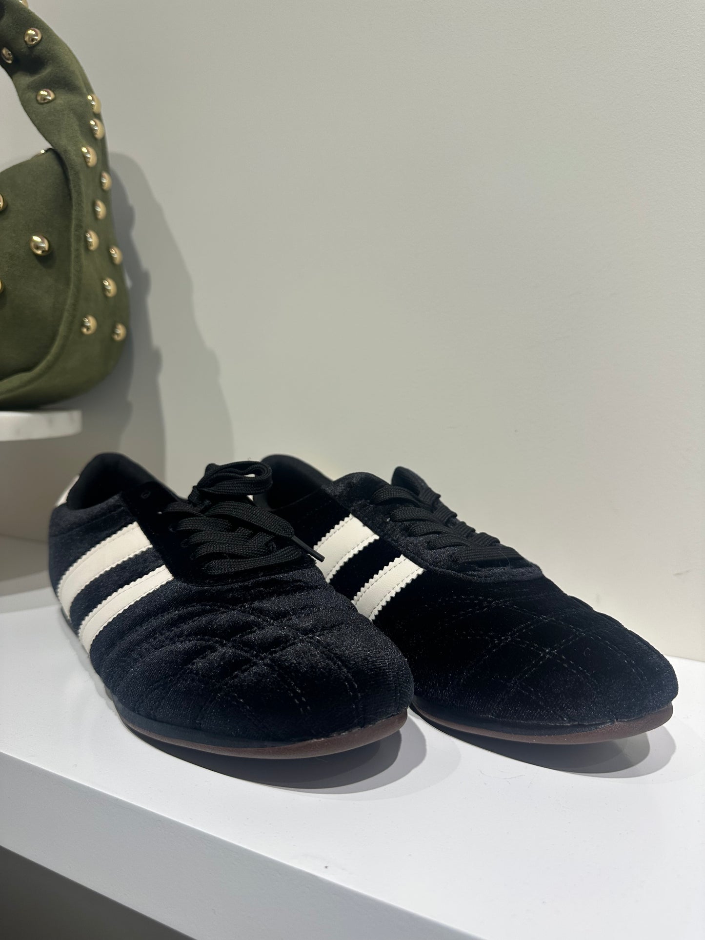 Stripe sneakers black