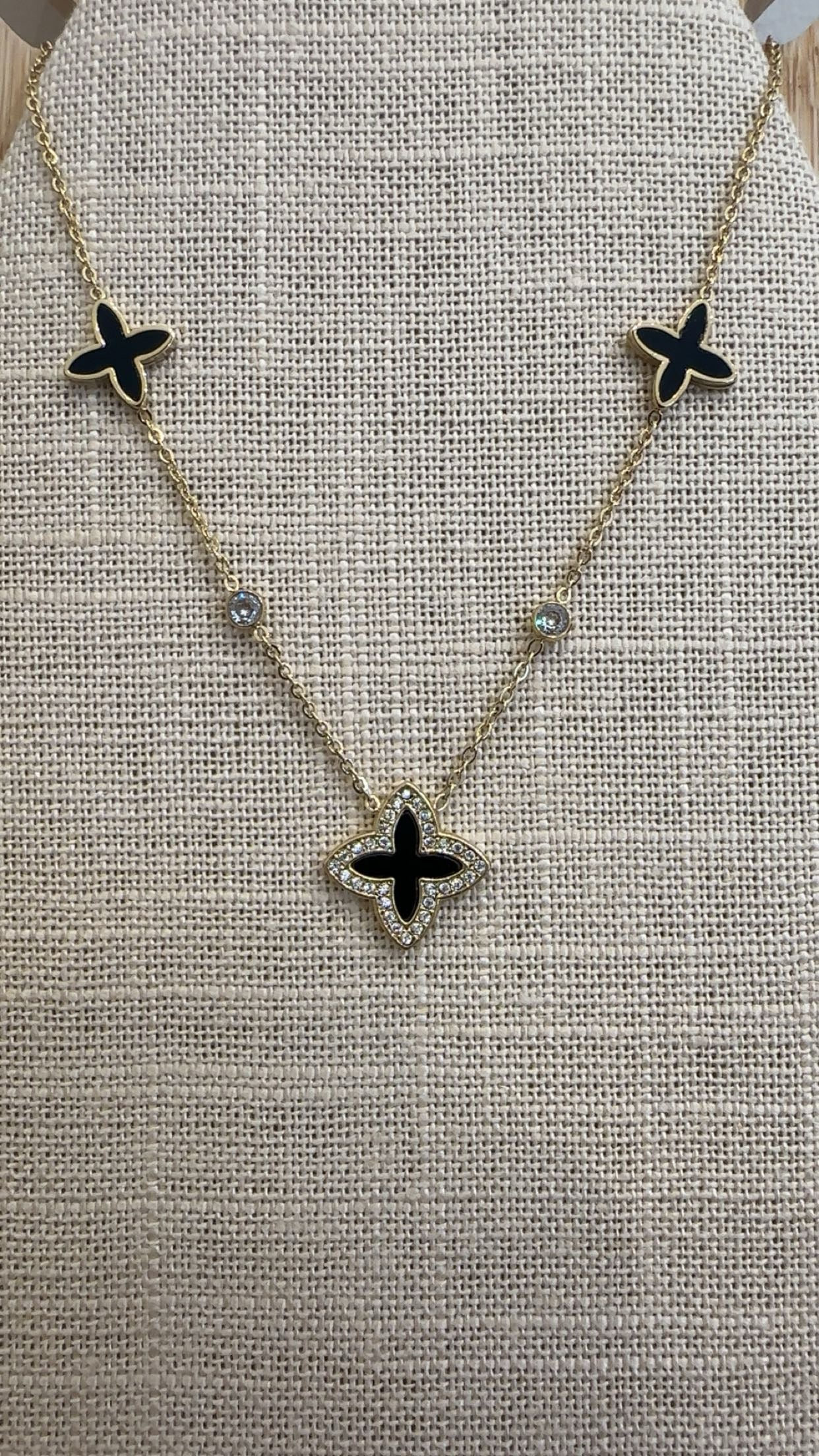 Selly necklace