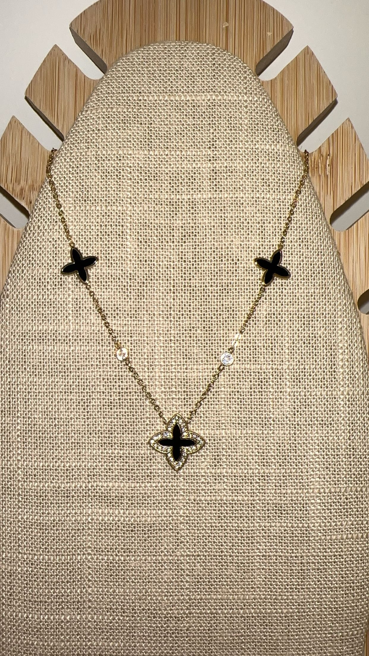 Selly necklace