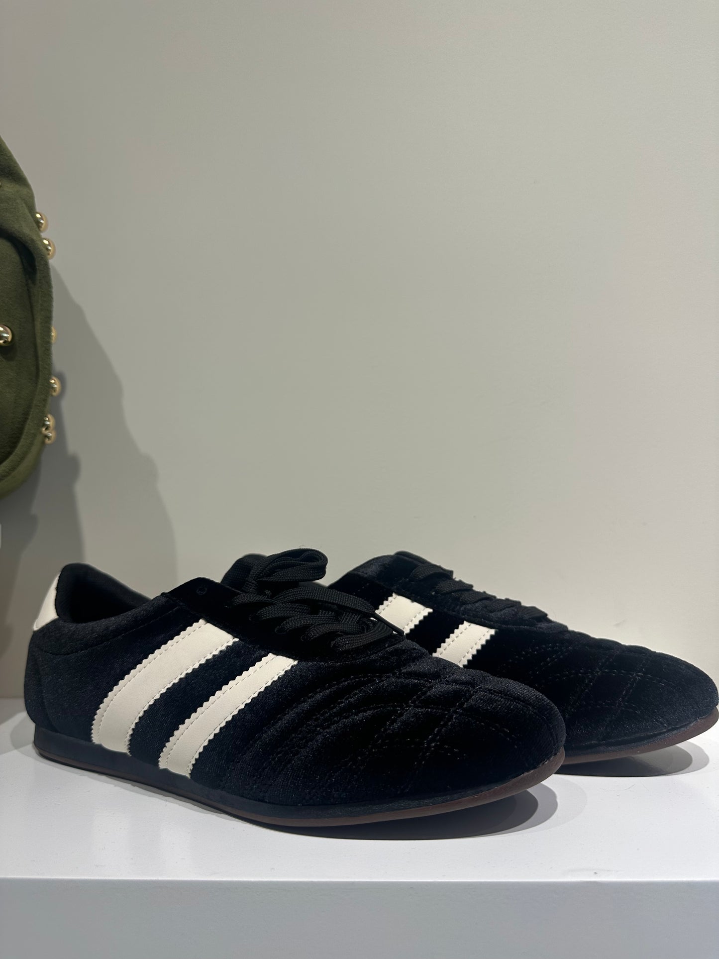Stripe sneakers black