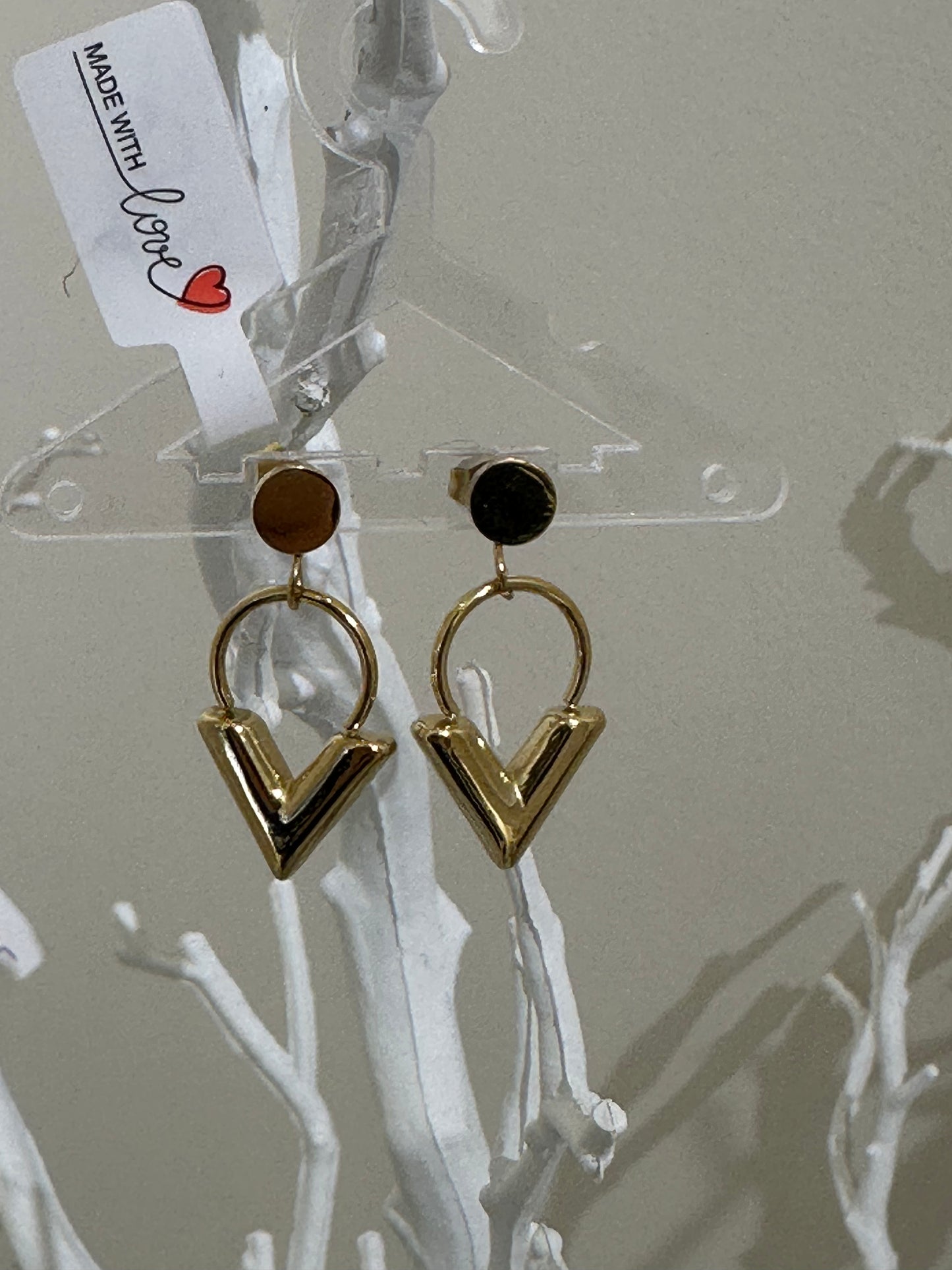 V earings