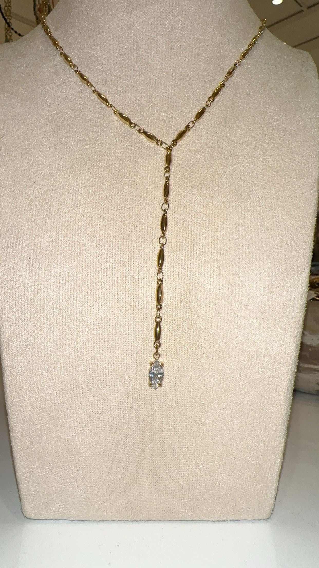 stone y necklace