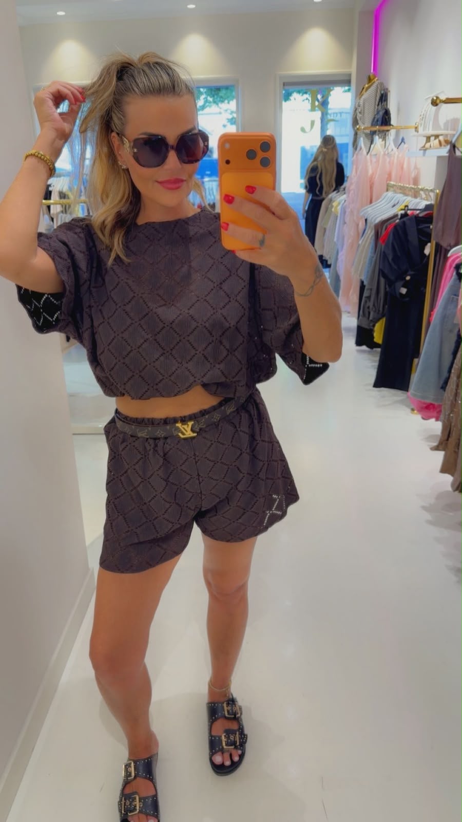 Gigi setje bruin