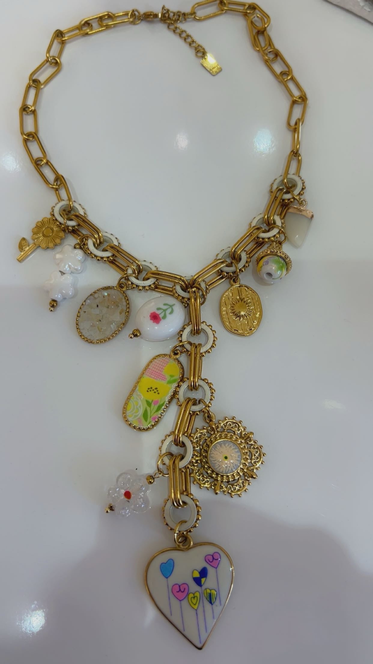 alice necklace white