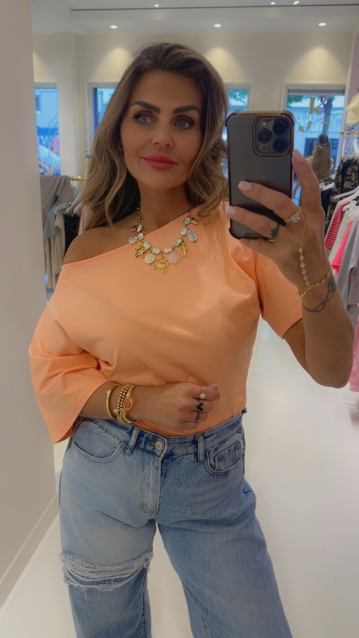 Coral tee off sholder