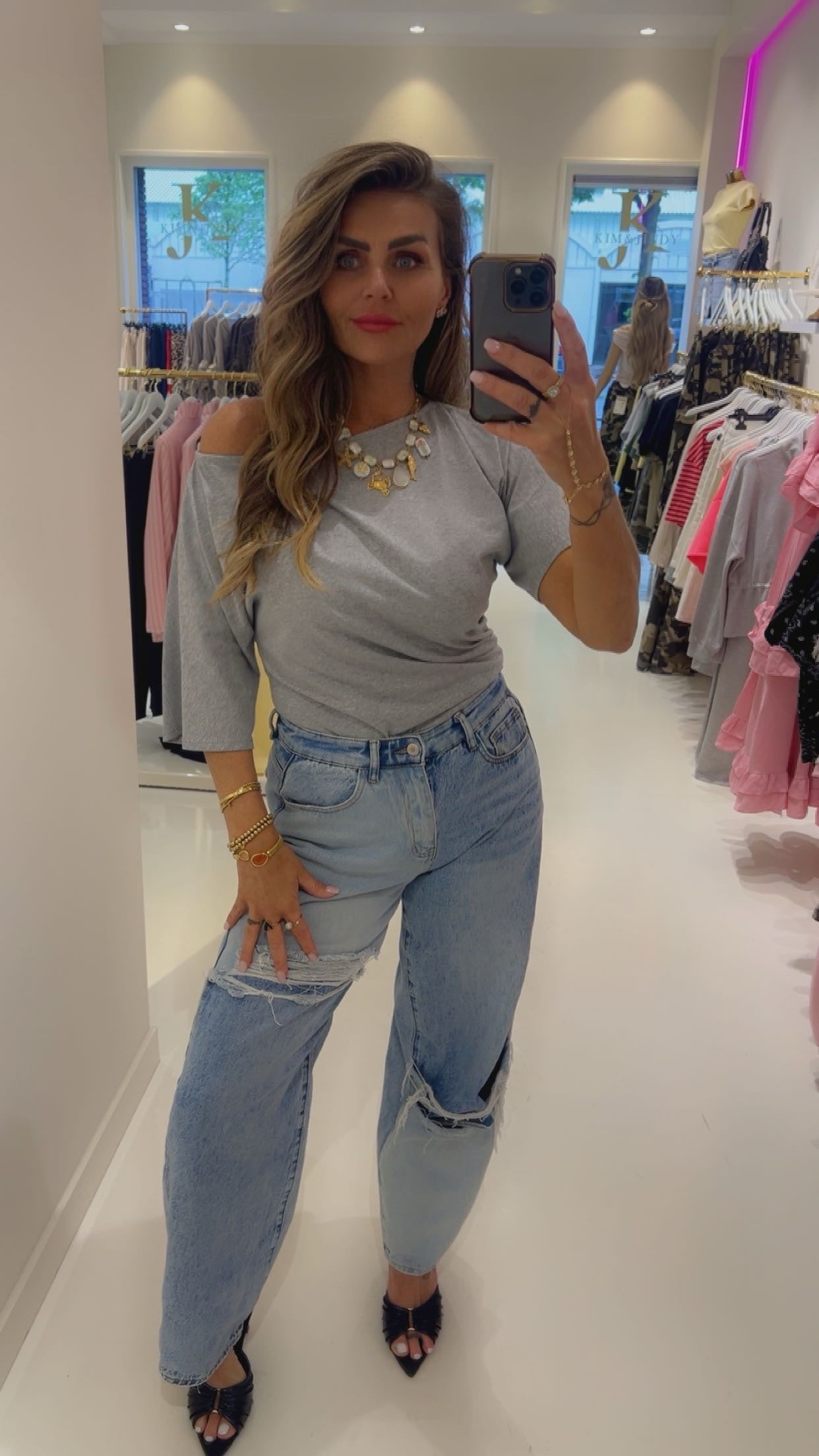 Grey tee off sholder
