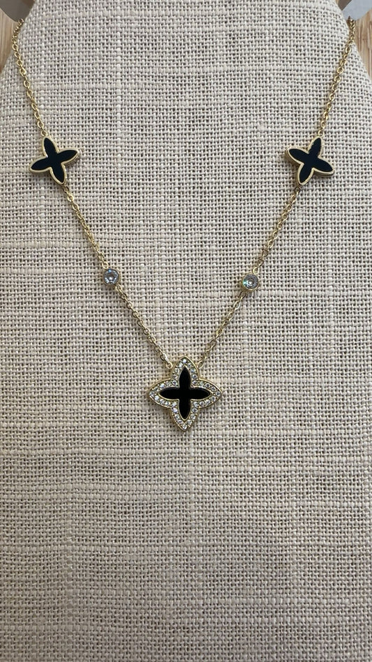 Selly necklace