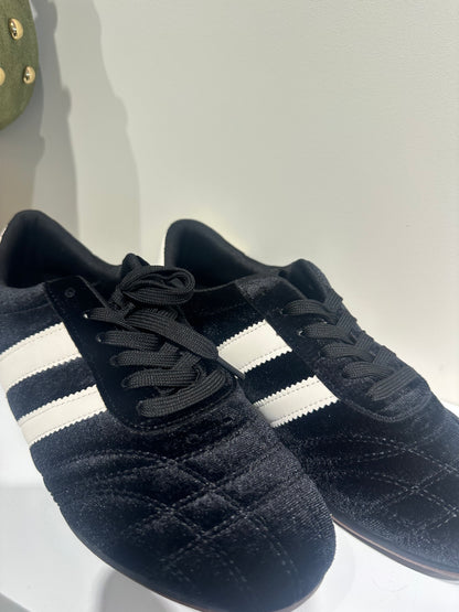 Stripe sneakers black