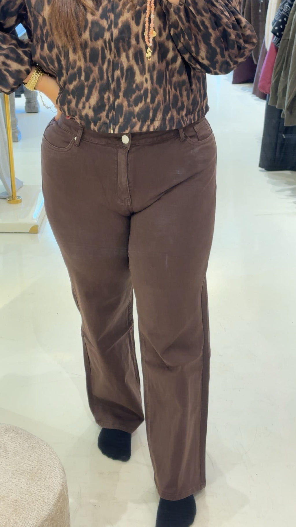 Curvy jeans bruin