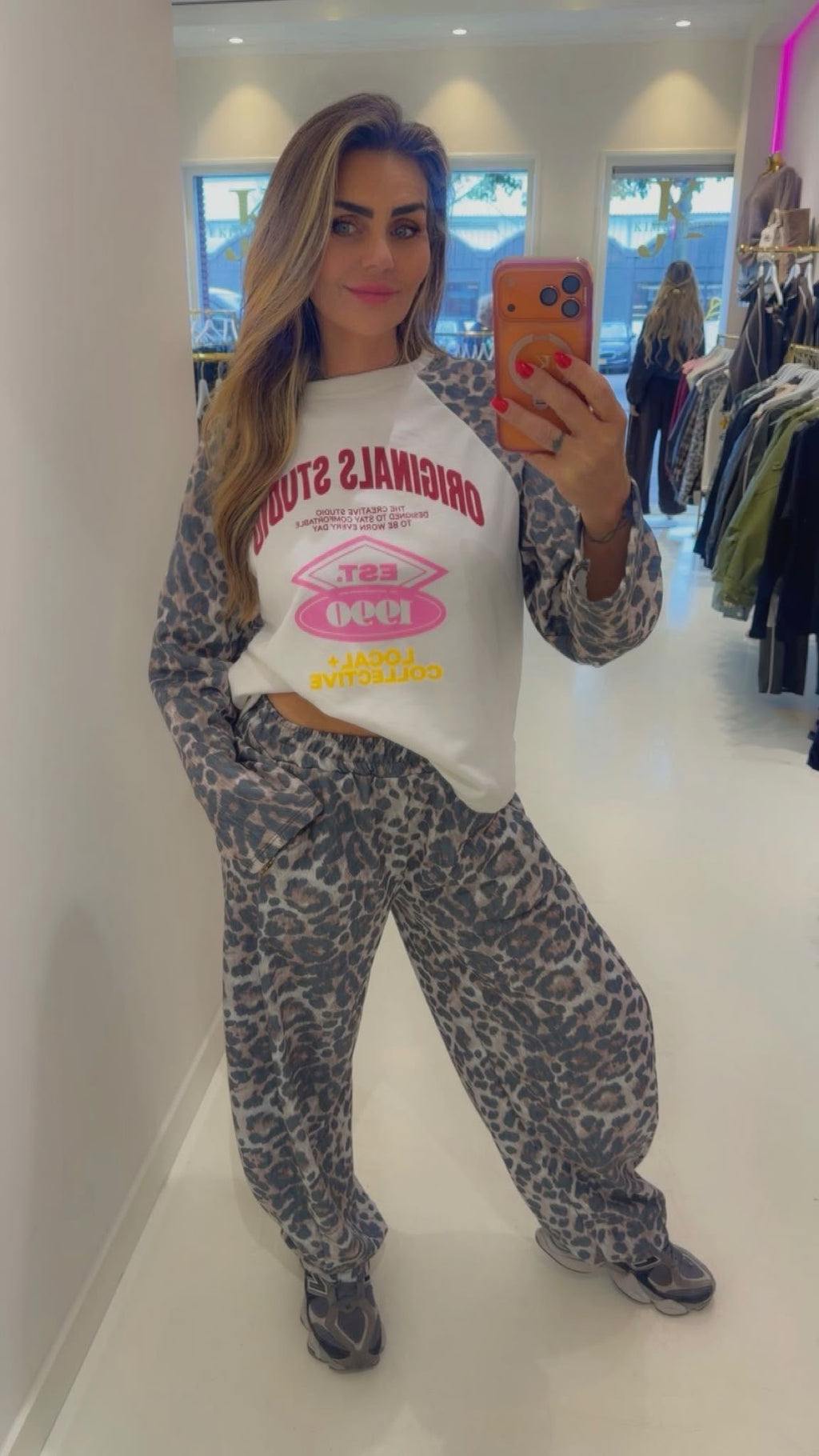 Leopard jogger