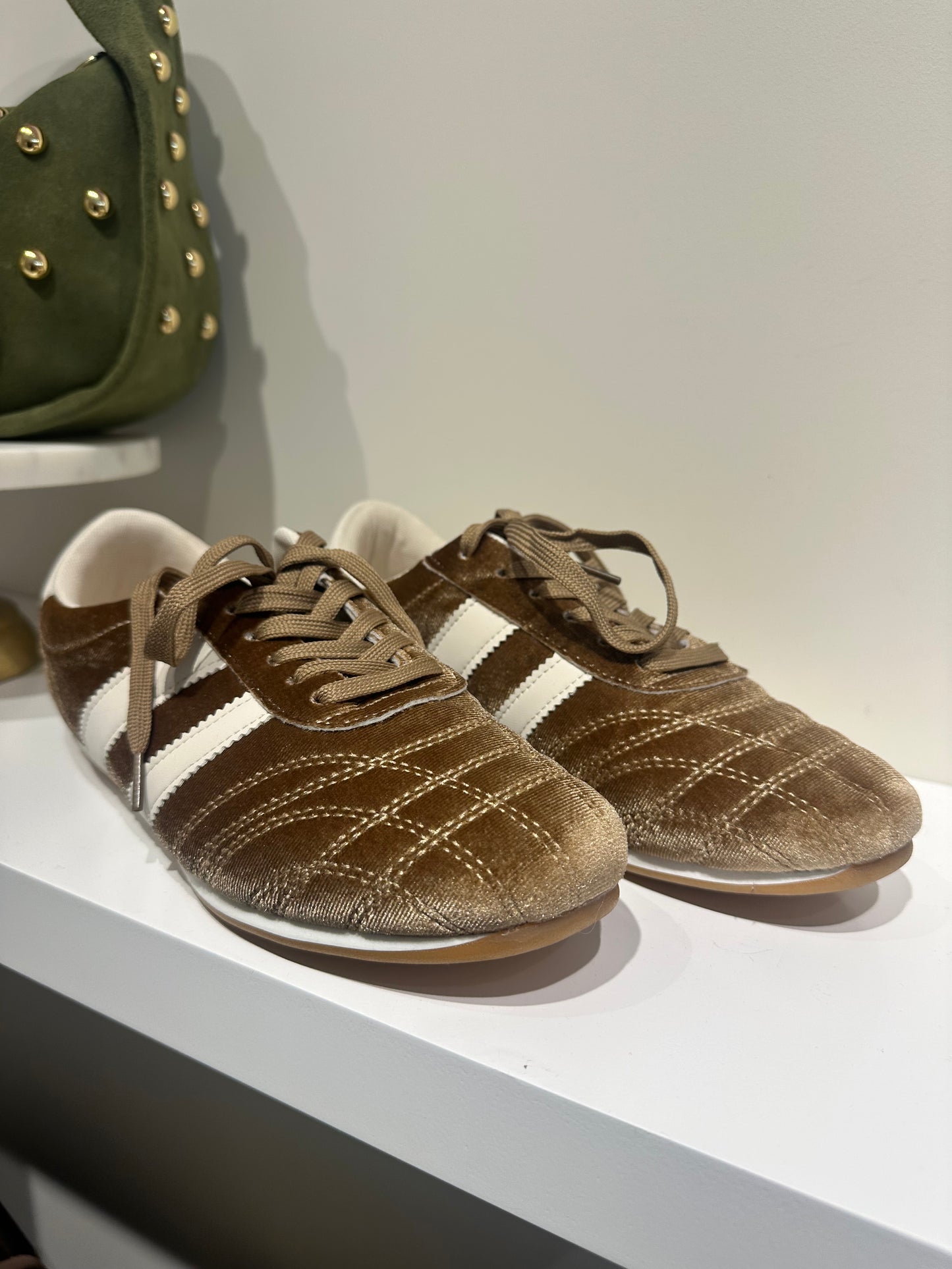 Stripe sneakers beige