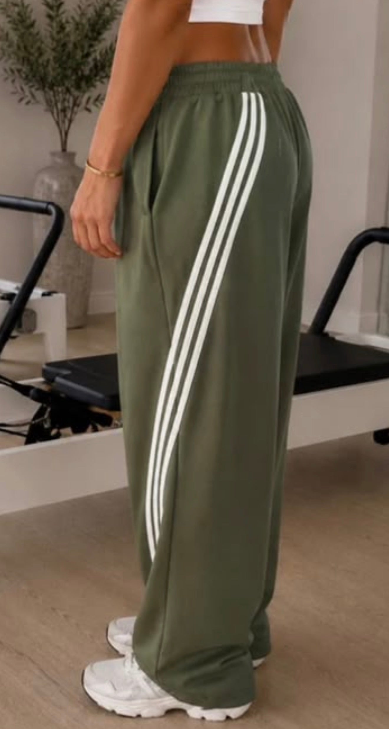 stripe d jogger green PRE ORDER !