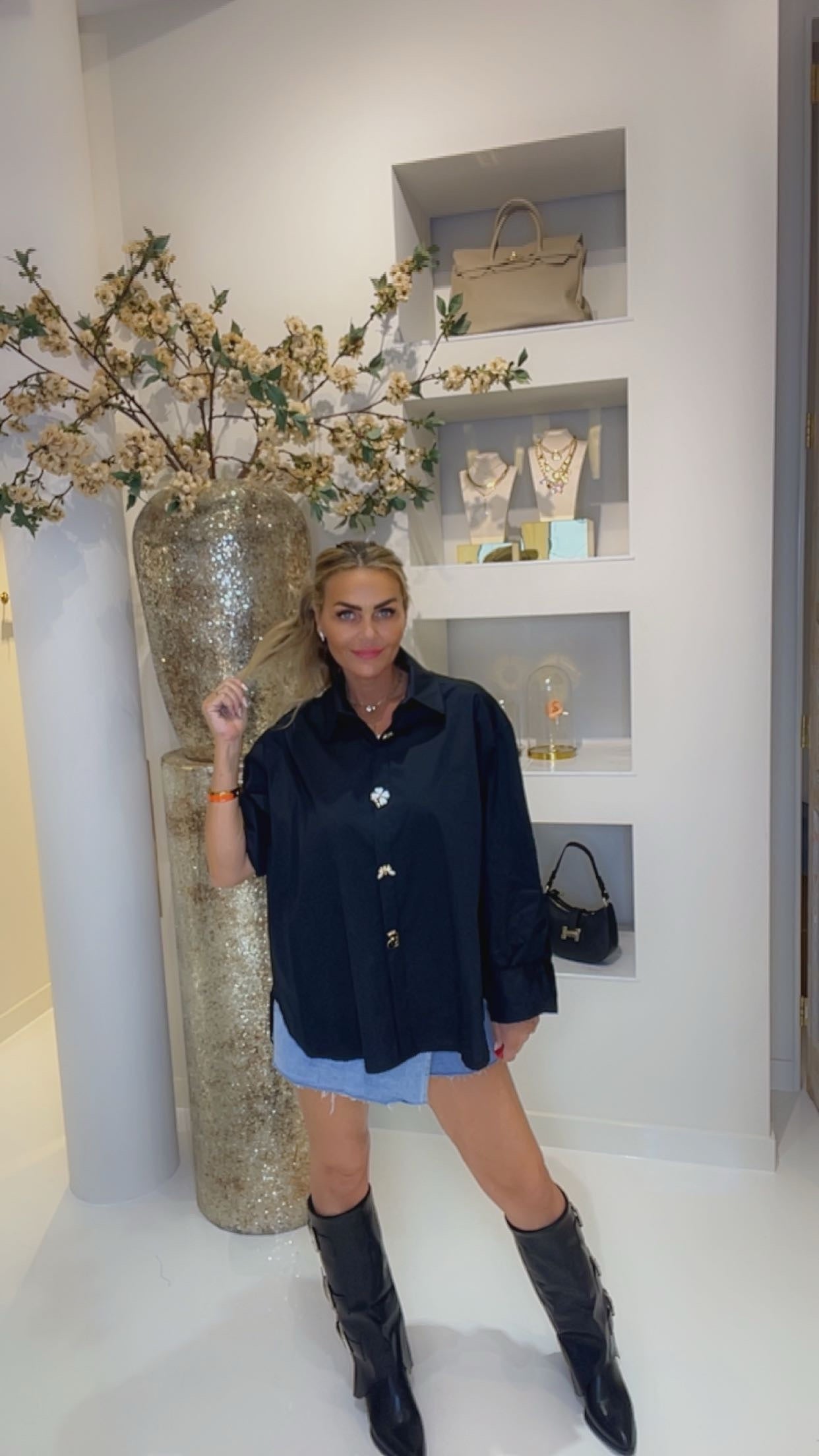 Broche blouse zwart