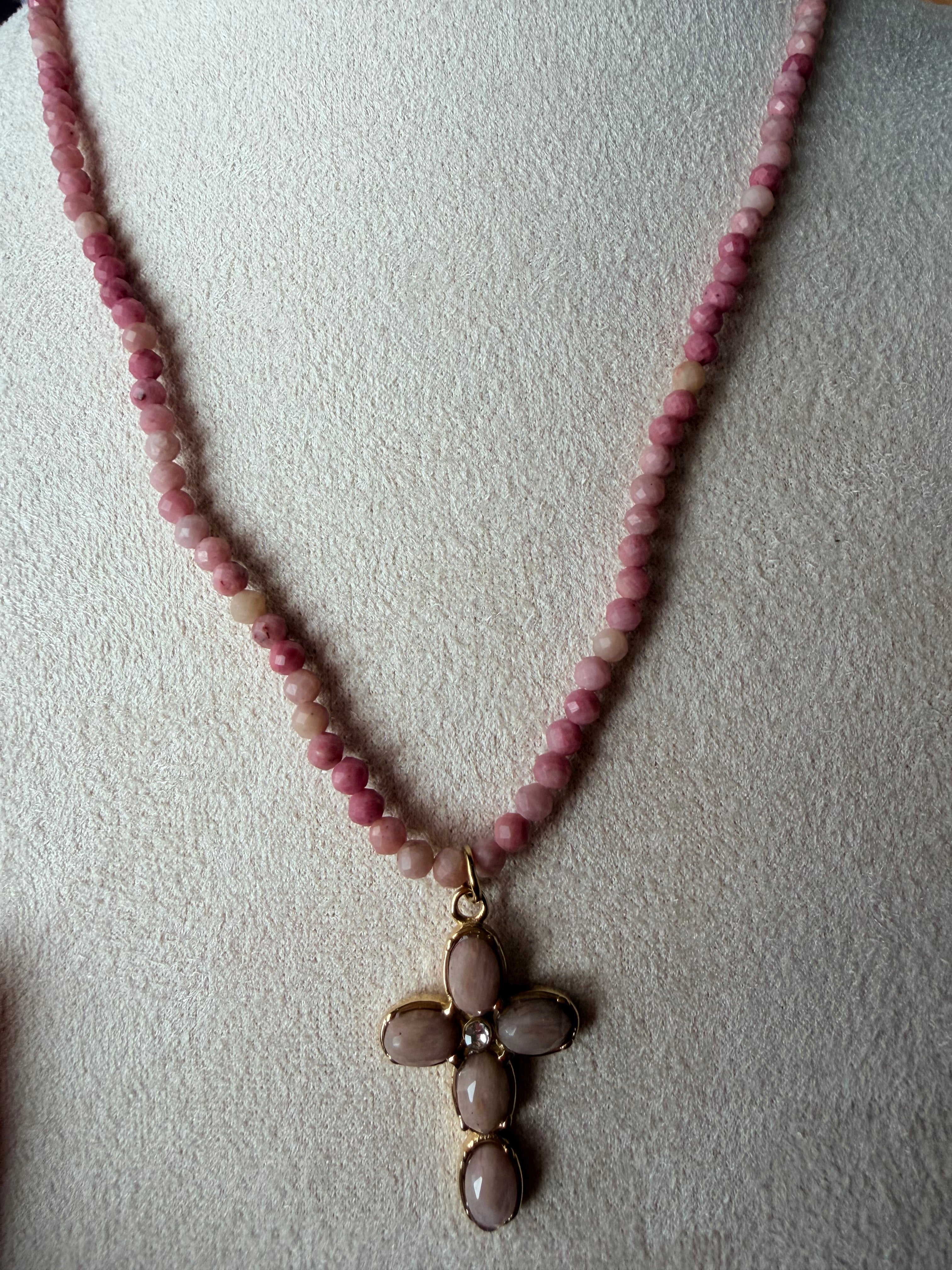 cross roze necklace