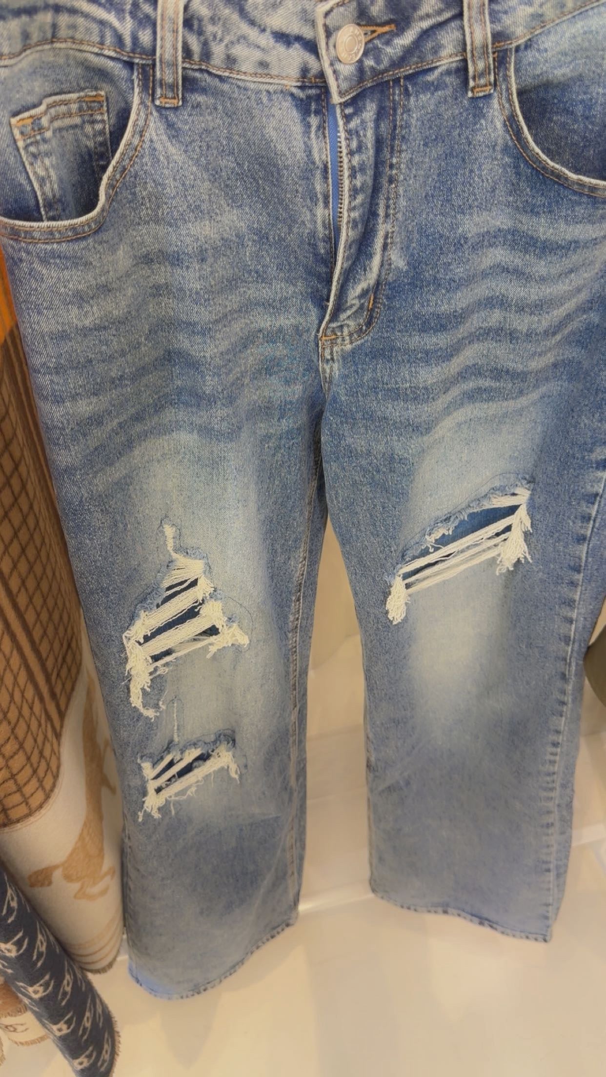 destroyed jeans laulia