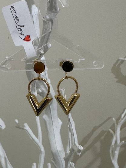 V earings