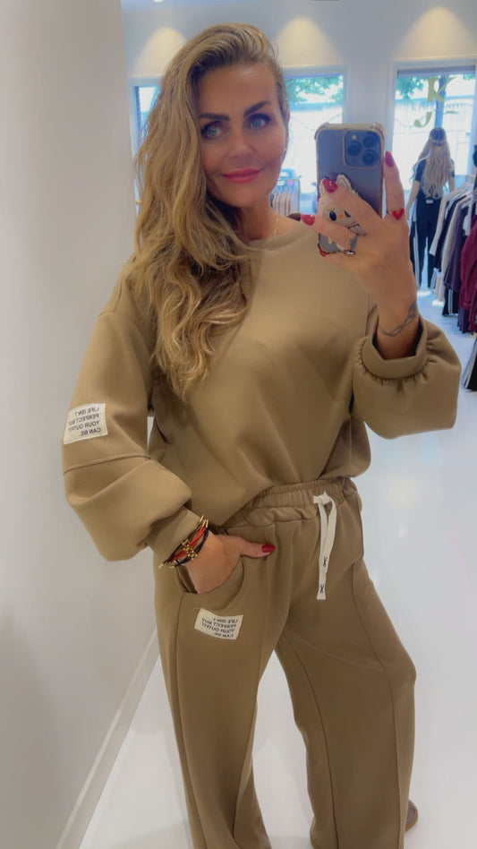 perfect set  taupe.  laatste !!