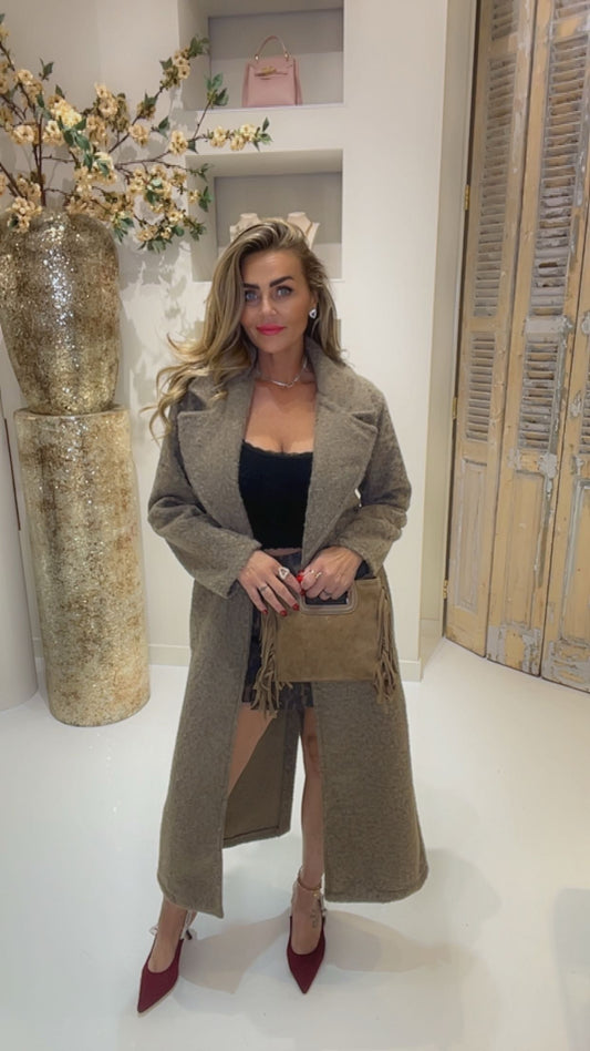 trenchcoat taupe