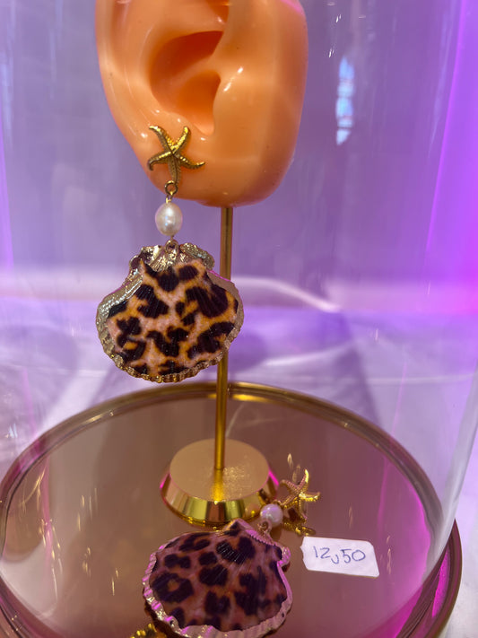 leo earrings