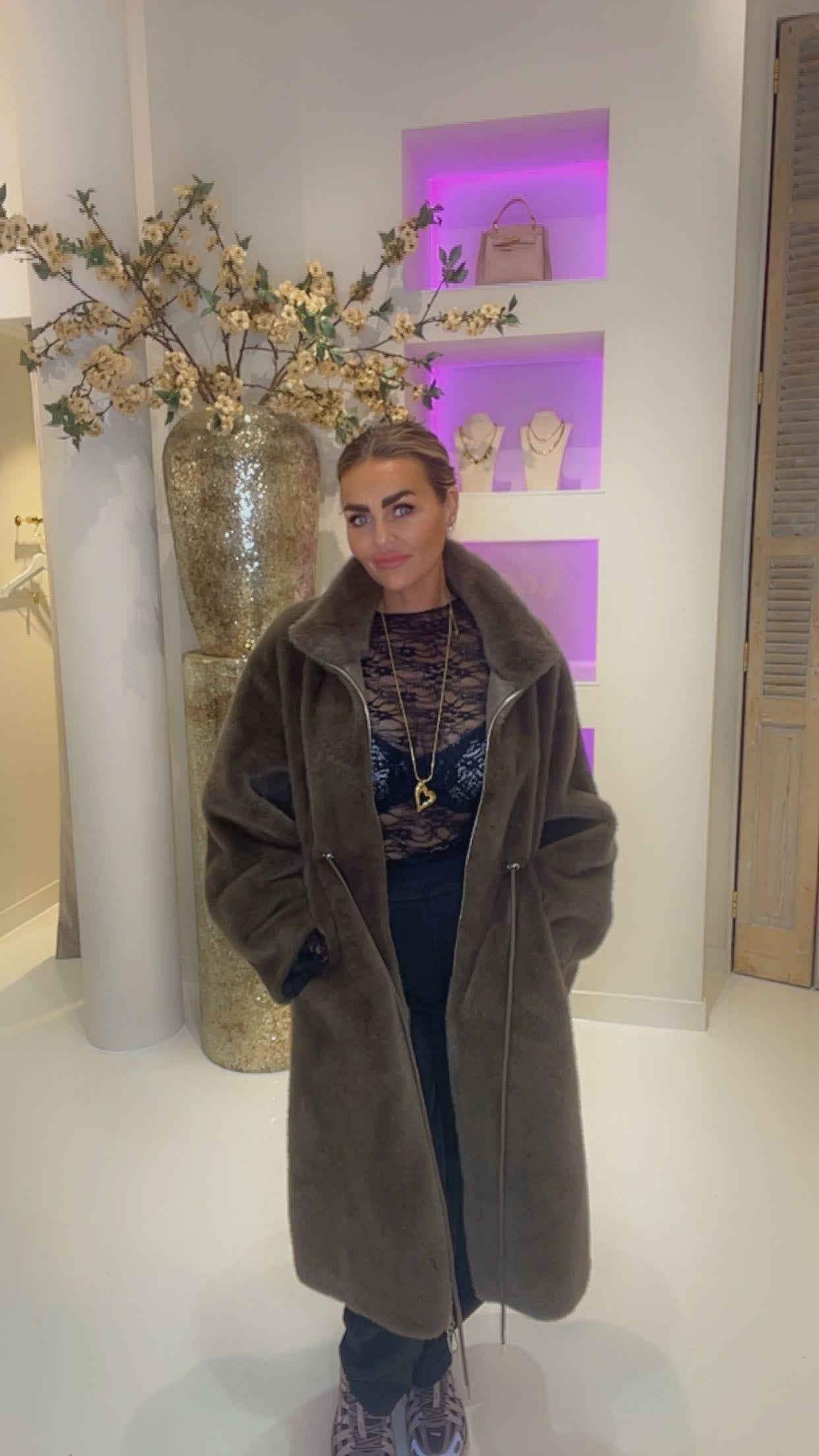 kim,s favorite faux fur jas