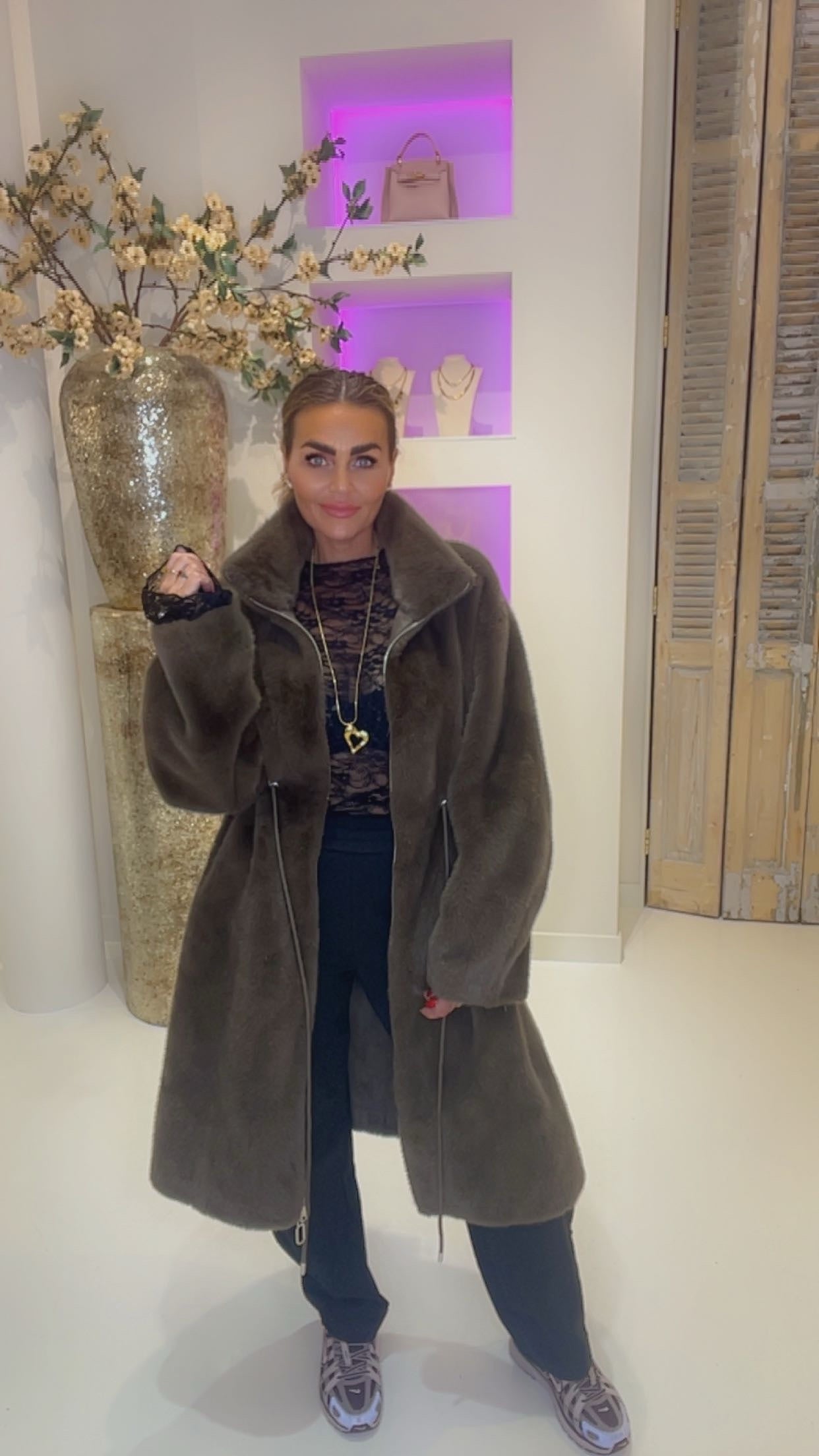 kim,s favorite faux fur jas