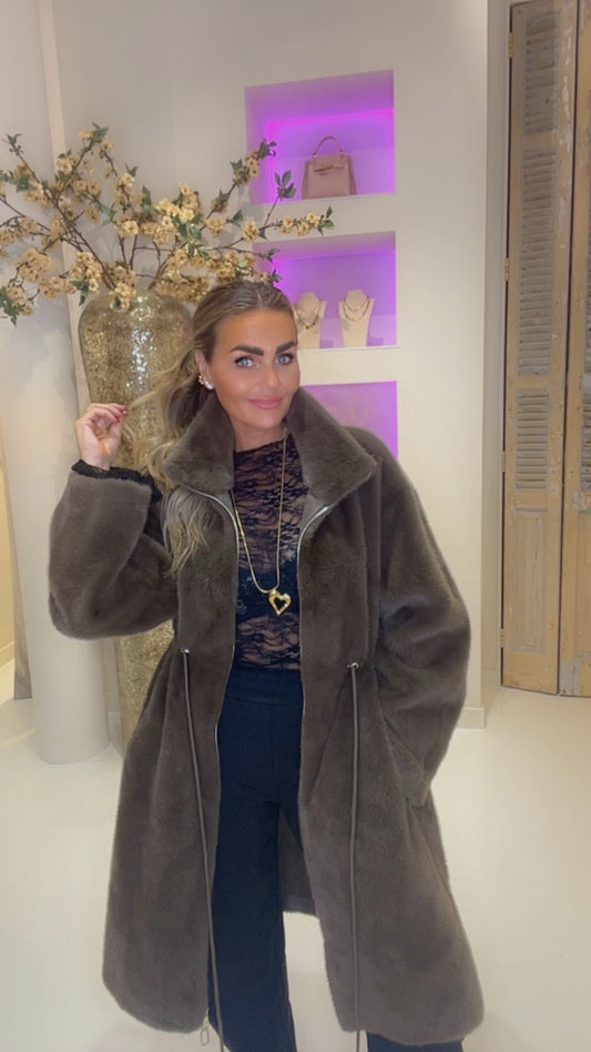 kim,s favorite faux fur jas