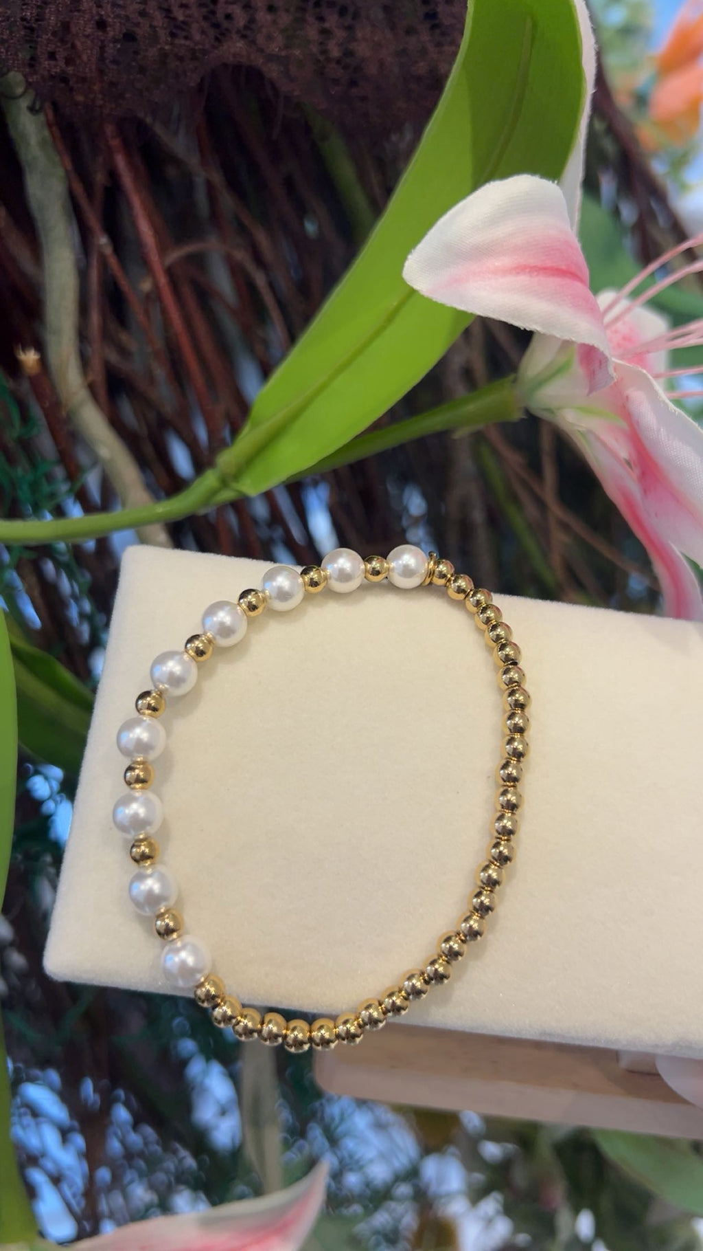 strech armband parel / goud