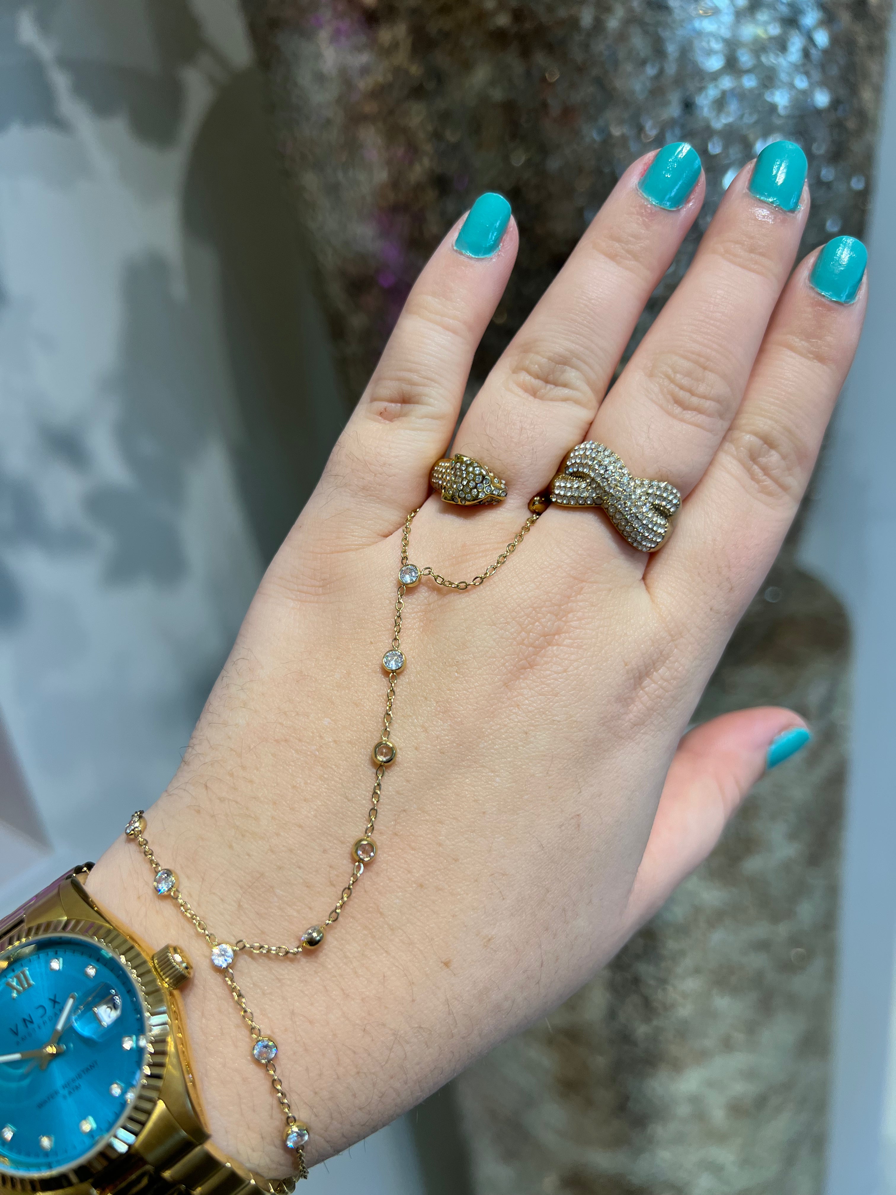hand chain lily