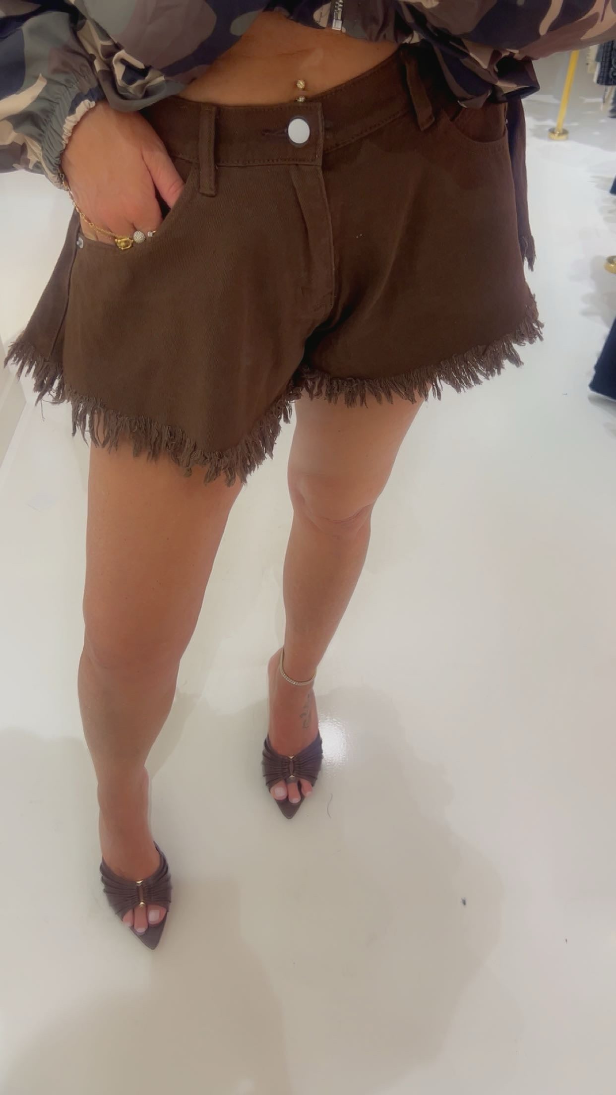 jeans short dark brown laatste s !!