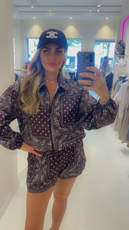 2-piece paisley brown