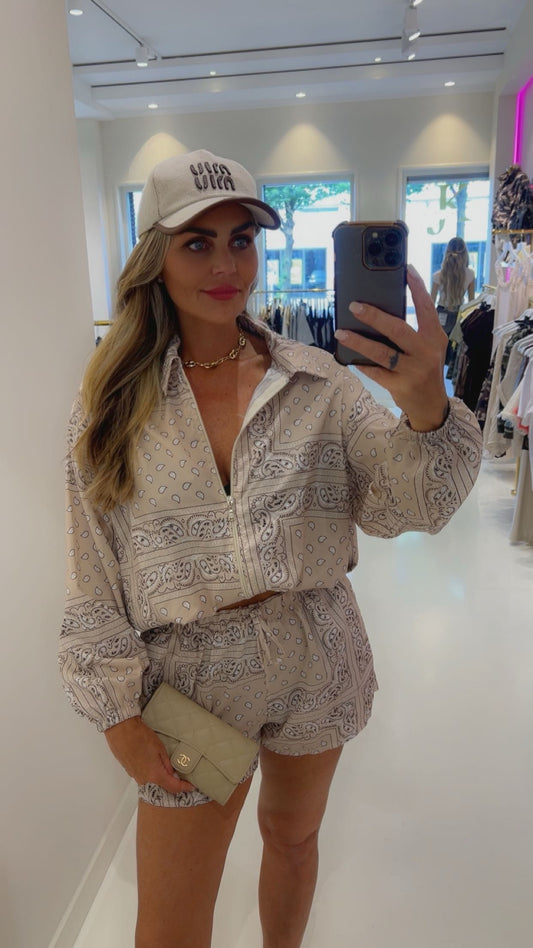 2-piece paisley beige